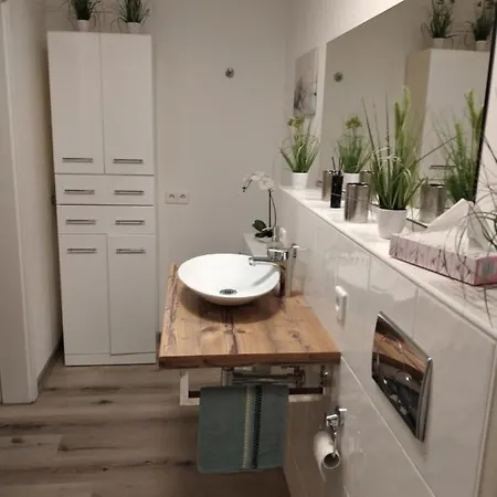 Daire Trunk, Kuehl, Direkt An Den Weinbergen, Parkplatz, Terrasse Mit Grill Und Lounge