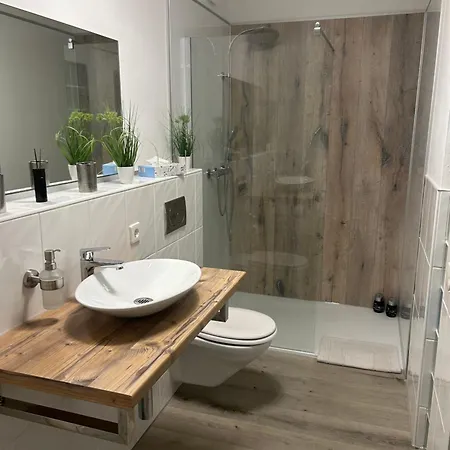 Trunk Direkt An Den Weinbergen, Parkplatz, Terrasse Mit Grill Und Lounge